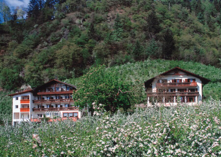 Hotel Kiendl Schenna hotelansicht-kiendl-schenna